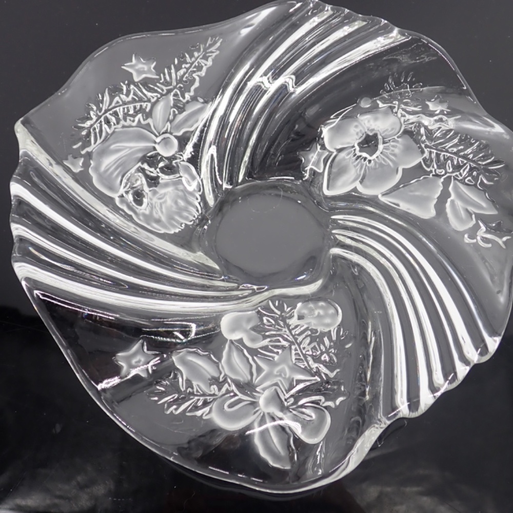 Mikasa Christmas Medley 8" Bon Bon Bowl Clear Crystal Frosted Swirled Candy Dish